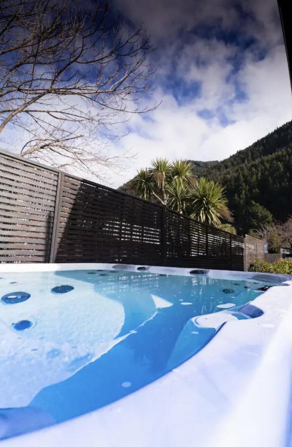 Classy Cabin - In Town - Spa Pool Queenstown Eksteriør billede
